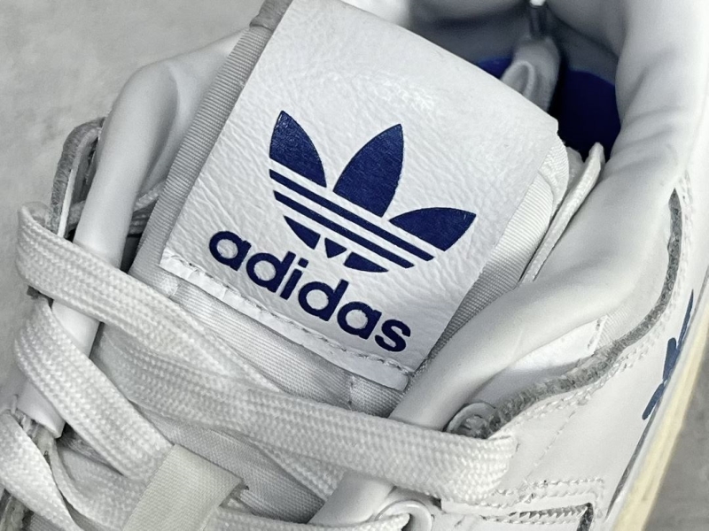 Adidas Sneakers